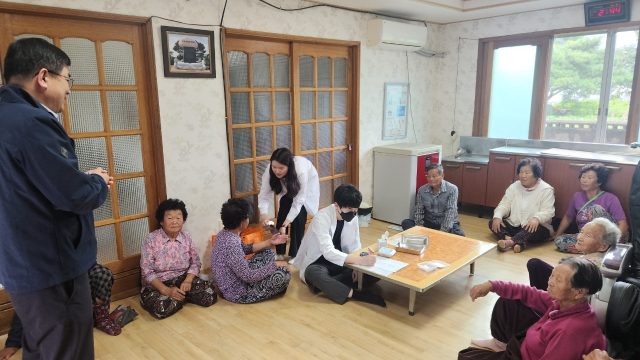 거창군 경로당 순회 주치의제 운영.거창군 제공