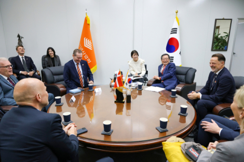 덴마크 의회 사절단  전쟁기념관 방문