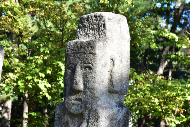 다양한 표정의 석인상(해담길). 국립대구박물관 제공