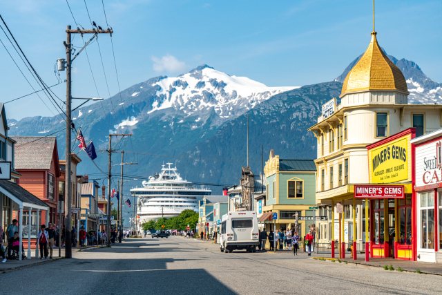 스케그웨이는 혹한의 클론다이크 금광을 향한 칠쿠트 패스(Chilkoot Pass), 즉 죽음의 길 출발지였다.