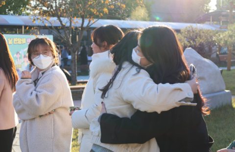 경산여고, 학생독립운동기념일 맞아 '사랑맞이 등굣길'… 3R 존중 캠페인 펼쳐