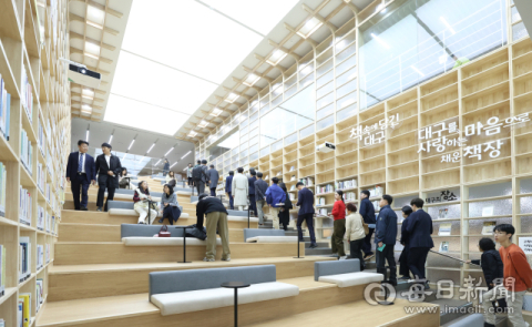 [백정우의 읽거나 읽히거나] 안녕, 도서관