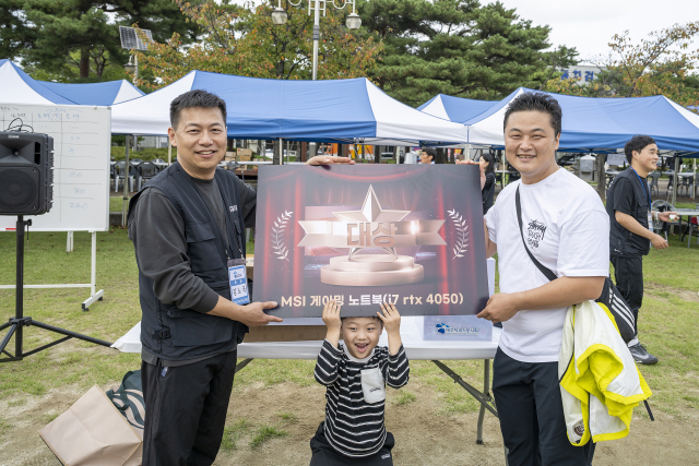 경품 대상을 수상한 안태현(대흥치과기공소) 회원. 대구치과기공사회 제공