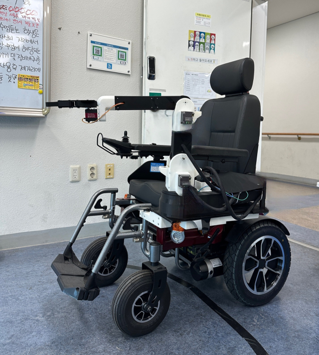 대구대 의료재활학과, 스마트 로봇팔 휠체어 사진