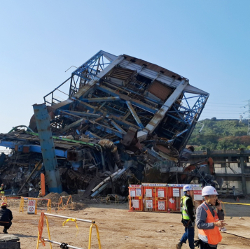 울산화력발전소 대형 구조물 붕괴…작업자 7명 매몰 2명 구조