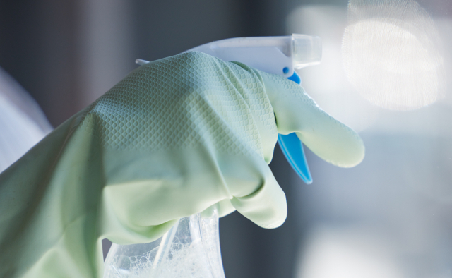 가족 먹는 음식에 몰래 세정제 탄 40대 가장 결국 구속