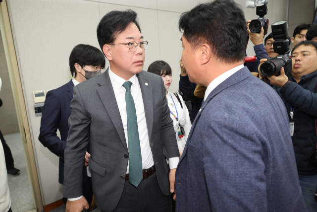 [속보] 與이기헌 '배치기 충돌'에 