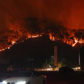 '역대 최악' 경북 산불 낸 피고인들…검찰, 징역 3년씩 구형