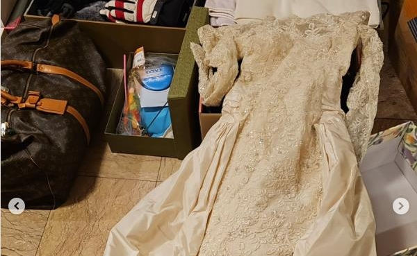 '최태원과 이혼 확정' 노소영, 결혼식 웨딩드레스 SNS 공개