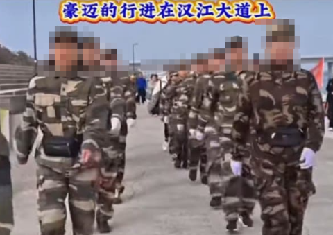 한강서 '군복 차림' 행진한 중국인 단체…