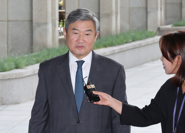 12·3 비상계엄 전후 상황 전반에 관여한 혐의를 받는 조태용 전 국정원장이 17일 서초구 서울고검에 마련된 조은석 내란특별검사팀 사무실에 피의자 신분으로 출석하고 있다. 연합뉴스