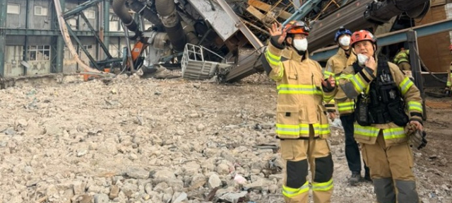 44년 된 울산발전소 보일러 타워, '비틀림'에 무너졌나