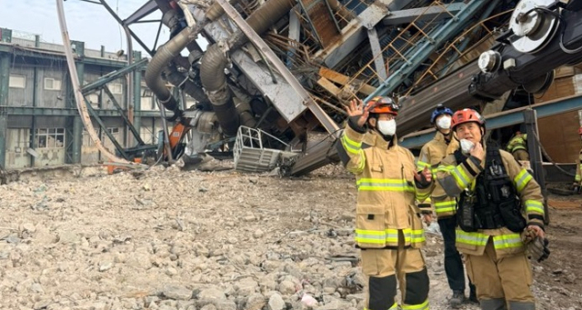 44년 된 울산화력 보일러 타워, '비틀림'에 무너졌나