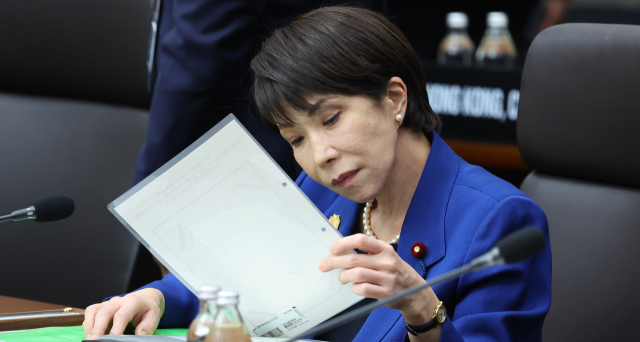 월급 삭감 이어 새벽 출근…다카이치 파격 행보