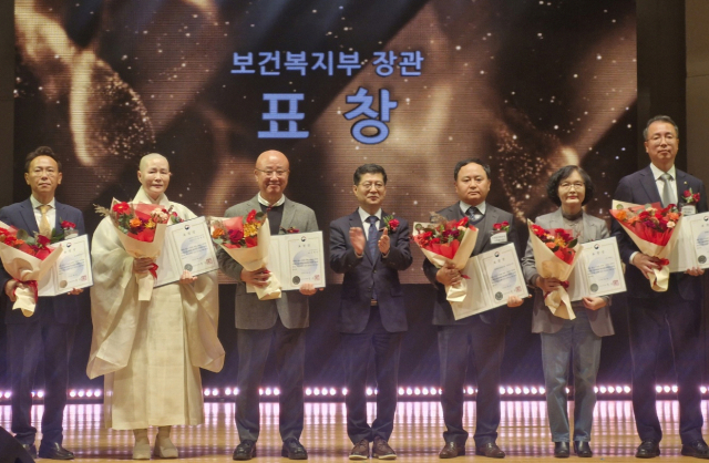 코레일 경북본부와 영주기관차승무사업소 봉사회는 제14회 나눔국민대상식에서 보건복지부장관 표창을 각각 수상했다. 코레일 제공