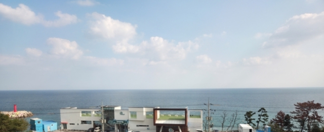 포항~영덕 고속도로 구간 포항휴게소에서 바라본 동해풍광. 박승혁 기자