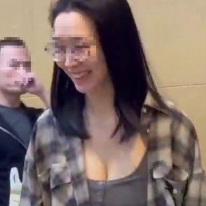 700만원에 풀려난 '프린스그룹' 비서…활짝 웃는 모습 '공분'