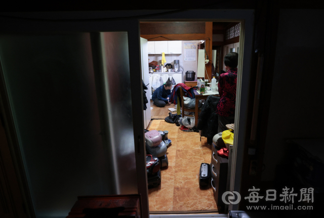 [벼랑 끝 가족들] 모진 말·시선에 상처…발달장애 가족이 죄인인가요?