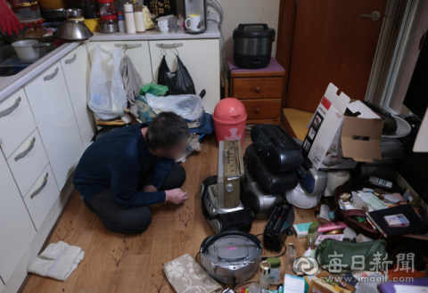 [벼랑 끝 가족들: 발달장애 돌봄의 굴레] <1> 잃을 수도, 벗어날 수도 없는 사랑, 발달장애 가족의 현실 기록