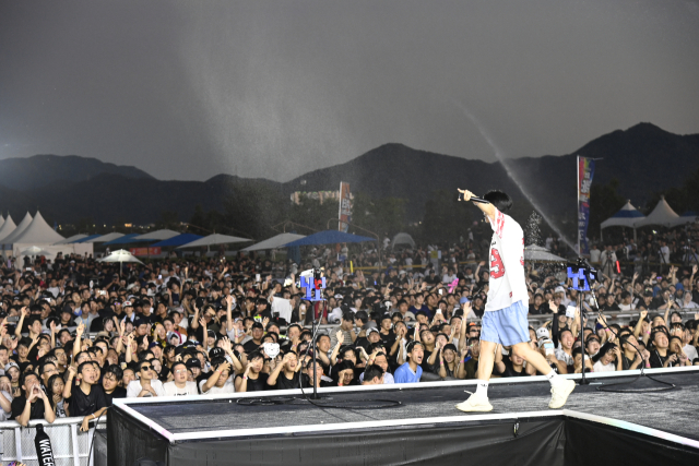 달성군이 평균 연령 42.9세로 전국 군 단위 지자체 중 가장 젊은 도시로 우뚝 선 이유는 든든한 청년 복지 사업이 다양하다는 점이다. 올해 처음 열린 청년축제 