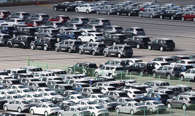 경기도 평택항에 수출용 자동차가 세워져 있는 모습. 연합뉴스