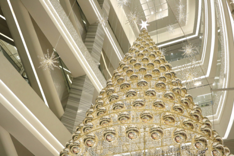 [포토뉴스] 대구 신세계, 연말 앞두고 '골든 위시 트리' 설치 