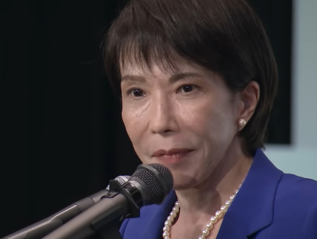 다카이치 사나에 총리가 지난달 4일 자민당 신임 총재로 선출된 직후 양원 의원총회 연단에서 연설하는 모습. 그의 