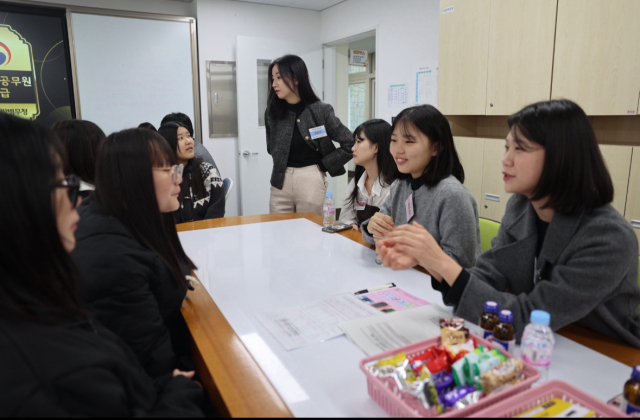 경북여자상업고등학교(교장 김병윤)가 지난 8일 우봉아트홀과 교내에서 졸업생, 재학생, 교사가 함께하는 입학설명회를 개최했다. 경북여상 제공.