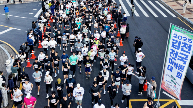 가을 만끽한 6천여 건각들 '김천전국마라톤대회' 