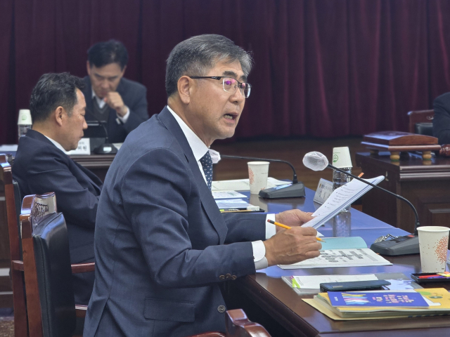 지난 7일 경상북도인재평생교육재단에서 열린 경북도의회 행정보건복지위 행정사무감사에서 도기욱 도의원은 