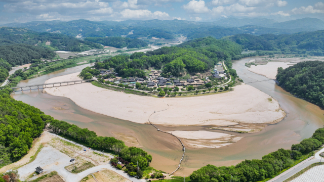 한옥체험수련관과 전시관이 들어선 무섬마을 전경. 영주시 제공