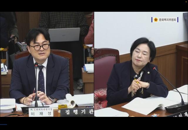 대구시의회 문화복지위원회 이재숙 시의원이 이재성 대구시 문화체육관광국장에게 질의하고 있다. 대구시의회 방송 캡처