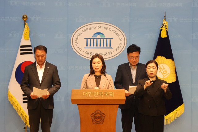 김소희 국민의힘 의원이 10일 국회 소통관에서 기자회견을 열고 정부가 발표한 온실가스 감축목표치에 대해 비판했다. 김소희의원실 제공