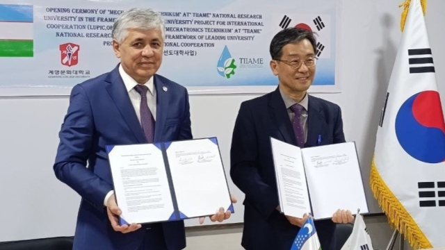 계명문화대는 우즈베키스탄 TIIAME 국립연구대학교 및 영국문화원과 국제복수학위 및 직업교육혁신 협력을 체결하고 기념촬영을 하고 있다. 계명문화대 제공