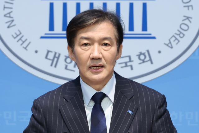 조국혁신당 조국 비상대책위원장이 10일 서울 여의도 국회 소통관에서 당대표 출마 기자회견을 하고 있다. 혁신당은 23일 전당대회를 열고 대표와 최고위원 등 새 지도부를 선출한다. 연합뉴스