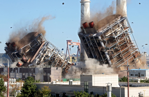 울산화력 보일러타워 4·6호기 발파 해체 [영상]