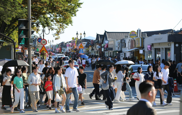 지난 추석 연휴 기간 황리단길을 찾은 관광객들. 경주시 제공