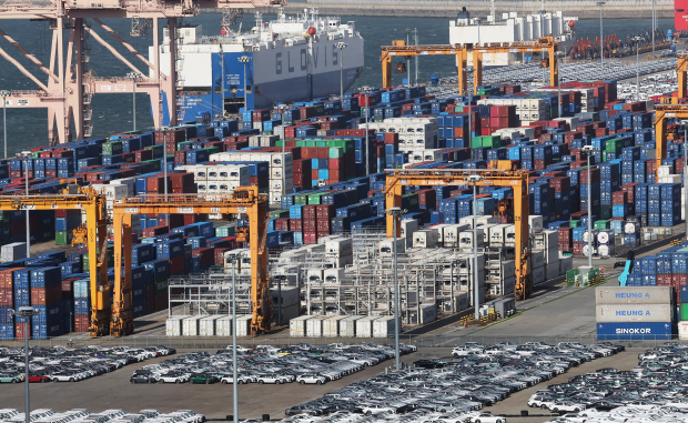 내년 한국 경제 1.8% 성장 그쳐…미국 관세에 수출 둔화