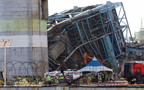 [포토뉴스] 실종자 수색 재개하는 소방