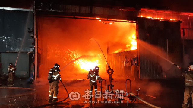 소방당국의 화재 진화 모습. 매일신문DB