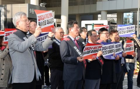 검체검사제도 개편 두고 의·정 격돌?