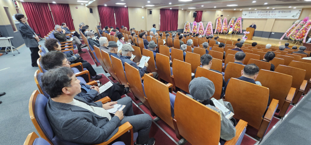 (사)경북유교문화원은 지난 11일 청주 정씨 가문의 송오 정전과 우천 정칙의 현실인식과 학문을 주제로 