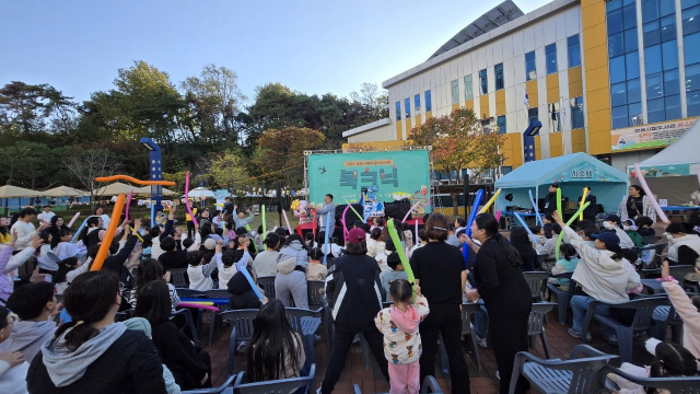 안동시립도서관이 올 한 해동안 시민의 삶 속으로 깊이 스며드는 다양한 사업을 추진해 지역 대표 복합문화공간으로 자리매김했다. 안동시 제공