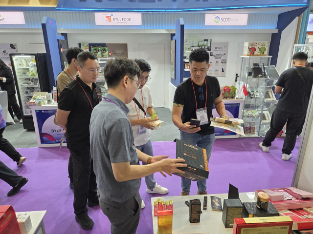 인도네시아 현지 영주시 농특산물 부스에 많은 사람들이 찾고 있다.영주시 제공