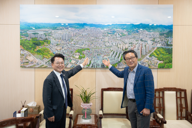 육동한 춘천시장, 김건표 대경대 연극영화과 교수.