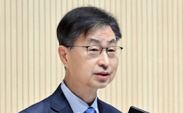 최재해 퇴임식서 '세상은 요지경' 노래 튼 감사위원…왜?