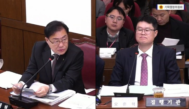대구시의회 기획행정위원회는 12일 대구시 기획조정실을 대상으로 행정사무감사를 진행했다. 김대현 시의원이 오준혁 대구시 기획조정실장에게 질의하고 있다. 대구시의회 제공