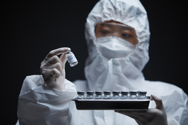 젠슨 황 엔비디아 CEO와 그의 딸 메디슨 황이 지난 30일 오후 서울 삼성역 인근 깐부치킨에서 이재용 삼성전자 회장, 정의선 현대차그룹 회장과 만났다. 연합뉴스