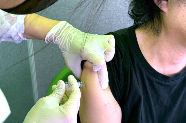 겨울철 호흡기 감염병 예방을 위해 청송군이 추진한 인플루엔자 예방접종 결과, 13일 현재까지 9천340명이 접종을 완료했다고 밝혔다. 청송군 제공