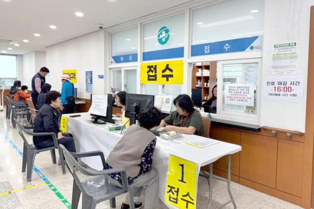 겨울철 호흡기 감염병 예방을 위해 청송군이 추진한 인플루엔자 예방접종 결과, 13일 현재까지 9천340명이 접종을 완료했다고 밝혔다. 청송군 제공